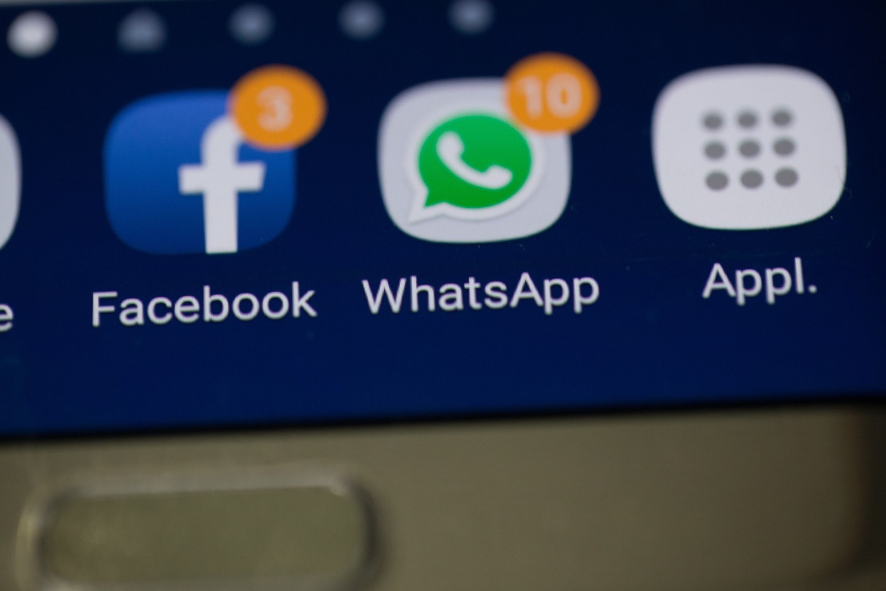 social media, facebook, whatsapp, smartphone, internet, communication, multimedia, networking, technology, media, mobile, business, phone, app, logo, connection, social, service, modern, information, social addiction, distraction, chat, interaction, relationship, blue phone, blue logo, blue mobile, blue facebook, blue talk, blue talking, blue information, blue social, blue smartphone, blue media, blue telephone, blue service, whatsapp, whatsapp, distraction, distraction, distraction, distraction, distraction
